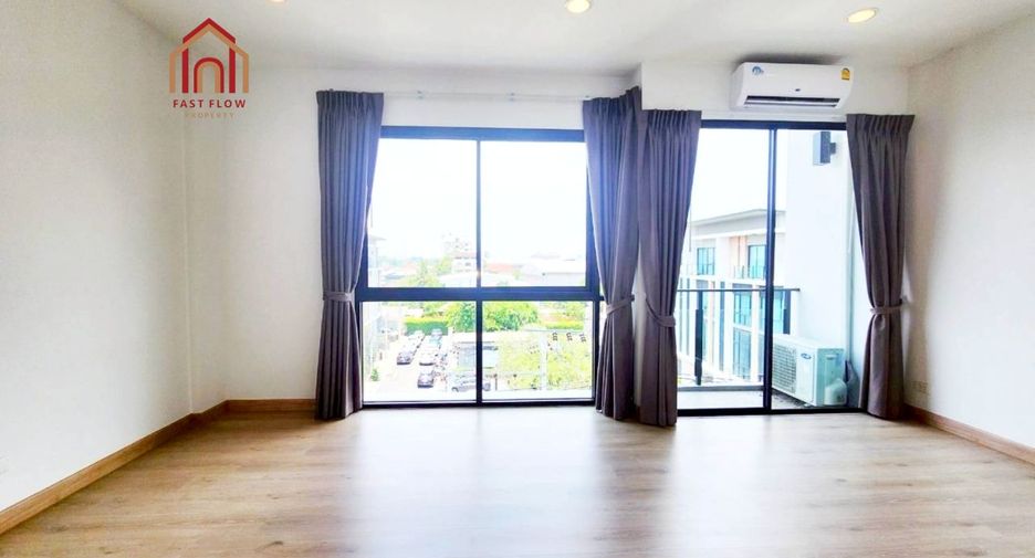 For sale 3 bedrooms townhouse in Lat Phrao, Bangkok