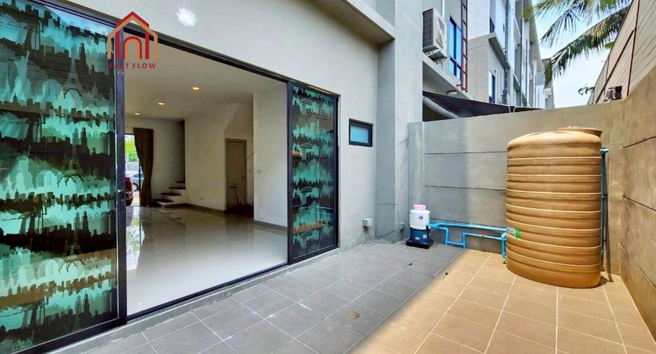 For sale 3 bedrooms townhouse in Lat Phrao, Bangkok