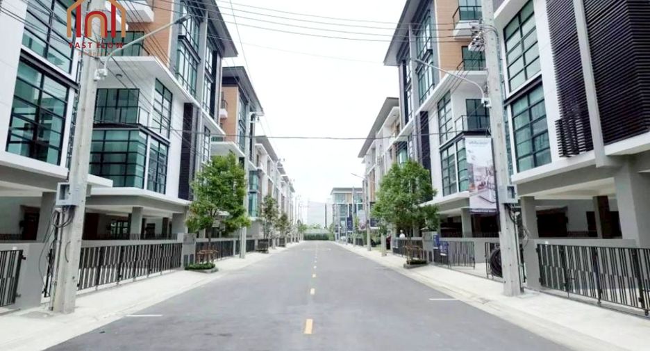 For sale 3 bedrooms townhouse in Lat Phrao, Bangkok
