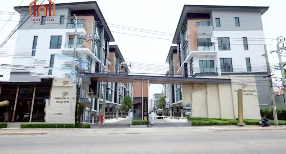 For sale 3 bedrooms townhouse in Lat Phrao, Bangkok