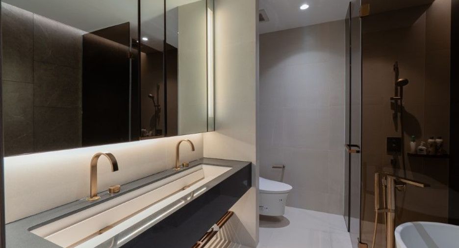 For sale 2 bedrooms condo in Khlong Toei, Bangkok