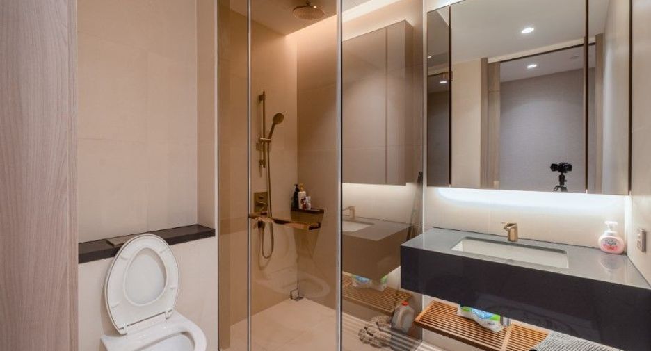 For sale 2 bedrooms condo in Khlong Toei, Bangkok