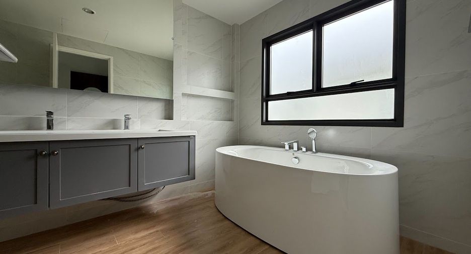 Reihenhaus zur Miete und zum Kauf mit 4 Zimmer in Bang Phli, Samut Prakan