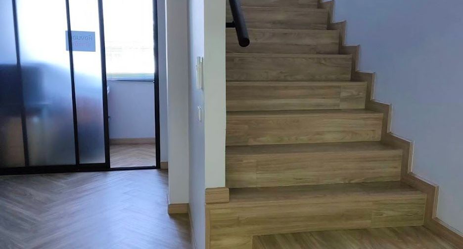 For sale 6 bedrooms house in Phra Khanong, Bangkok