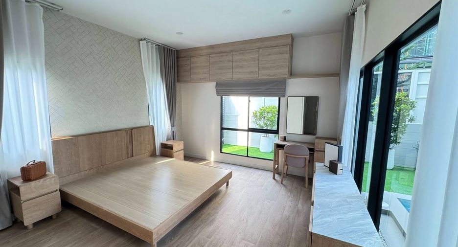 For rent 6 bedrooms house in Khlong Sam Wa, Bangkok