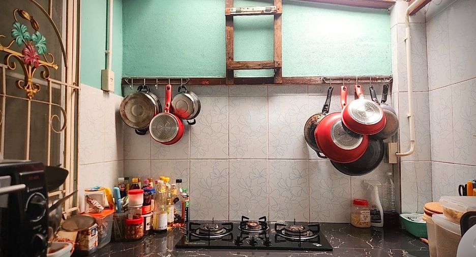 Casa adosada en venta de 3 habitaciones en Sai Mai, Bangkok