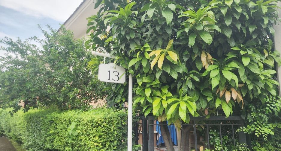 Casa adosada en venta de 3 habitaciones en Sai Mai, Bangkok
