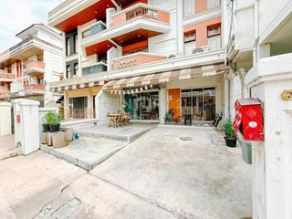 For sale 3 bedrooms townhouse in Phaya Thai, Bangkok