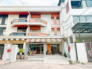 For sale 3 bedrooms townhouse in Phaya Thai, Bangkok