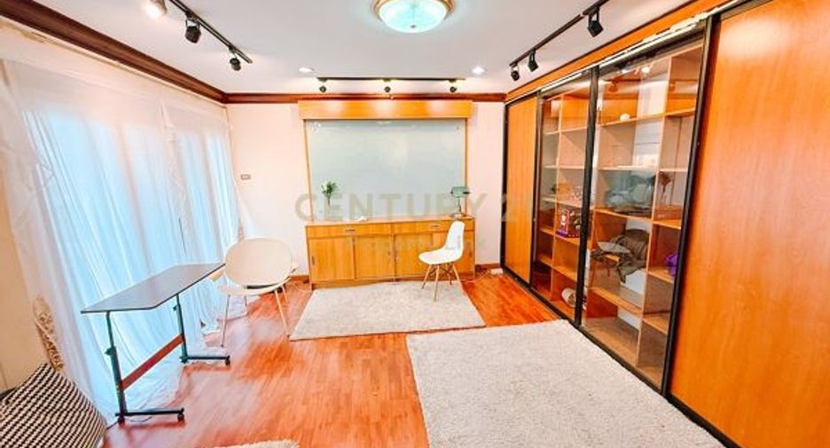 Reihenhaus zum Kauf mit 3 Zimmer in Phaya Thai, Bangkok