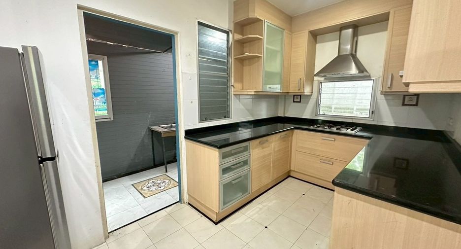 For rent 4 ベッドルーム house in Bang Sao Thong, Samut Prakan