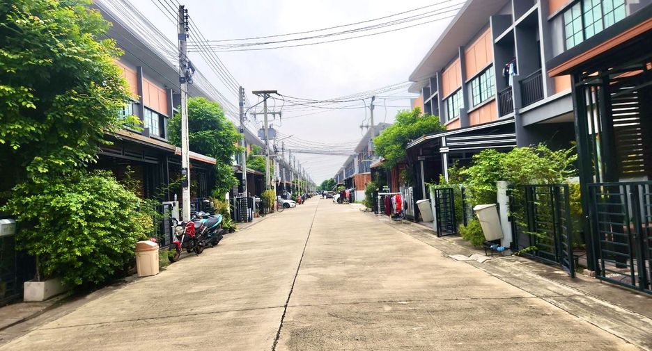 For sale 3 bedrooms townhouse in Bang Pa-in, Phra Nakhon Si Ayutthaya
