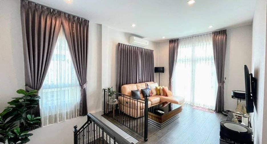 Casa en alquiler de 4 habitaciones en Bang Phli, Samut Prakan