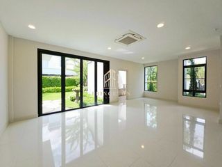 For sale 5 bedrooms house in Bang Phli, Samut Prakan