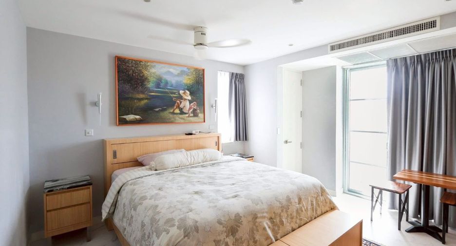 For rent 2 bedrooms condo in Pathum Wan, Bangkok