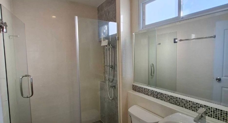 For sale 4 bedrooms house in Mueang Chon Buri, Chonburi