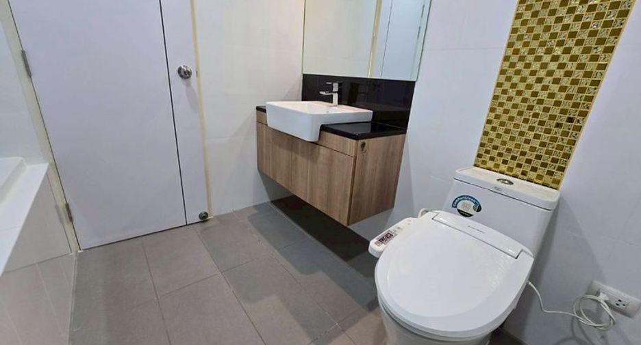 For sale 1 bed condo in Si Racha, Chonburi