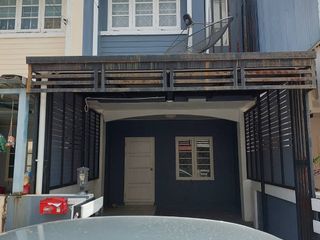 Casa adosada en venta de 2 habitaciones en Bang Khen, Bangkok