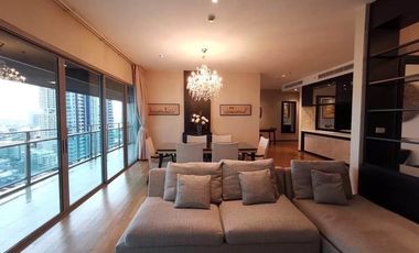 Condo en alquiler de 3 habitaciones en Khlong Toei, Bangkok
