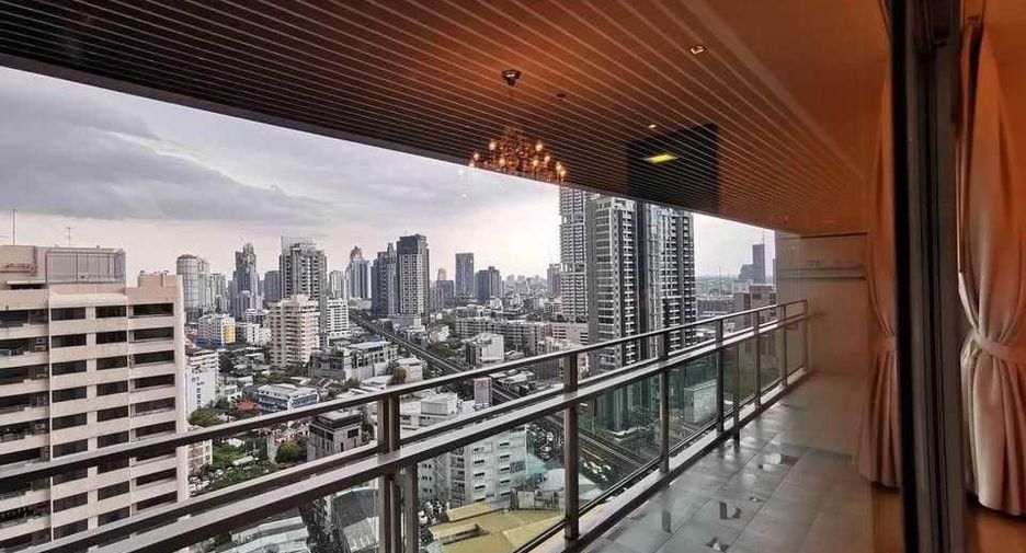 Condo en alquiler de 3 habitaciones en Khlong Toei, Bangkok