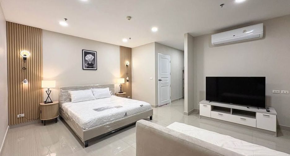 For rent 3 bedrooms condo in Watthana, Bangkok