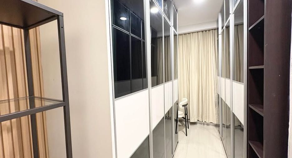 For rent 3 bedrooms condo in Watthana, Bangkok