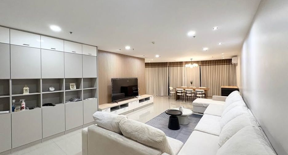 For rent 3 bedrooms condo in Watthana, Bangkok