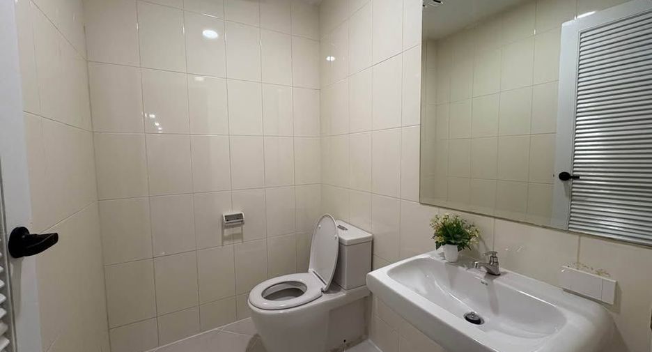 For rent 3 bedrooms condo in Watthana, Bangkok