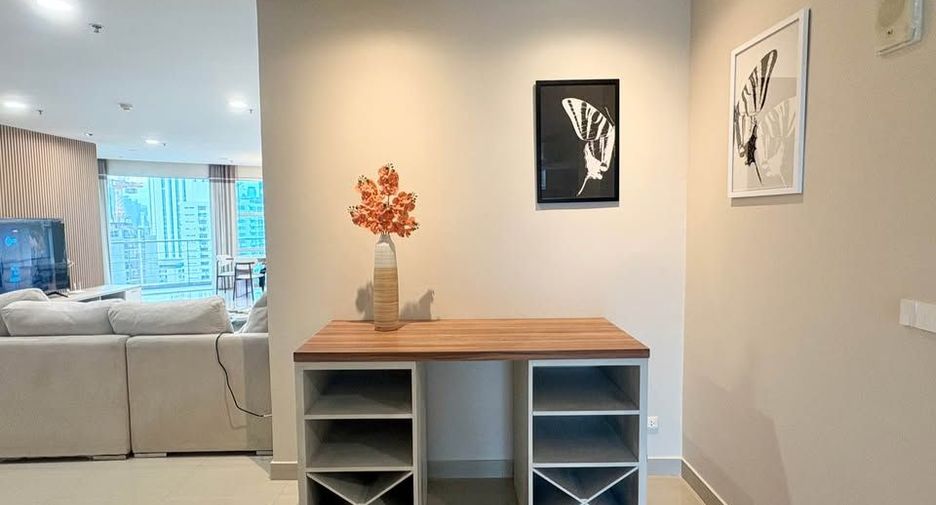For rent 3 bedrooms condo in Watthana, Bangkok