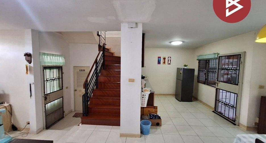 Casa adosada en venta de 3 habitaciones en Min Buri, Bangkok