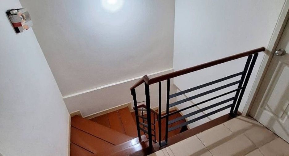 Casa adosada en venta de 3 habitaciones en Min Buri, Bangkok