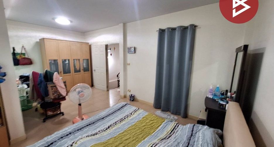 Casa adosada en venta de 3 habitaciones en Min Buri, Bangkok