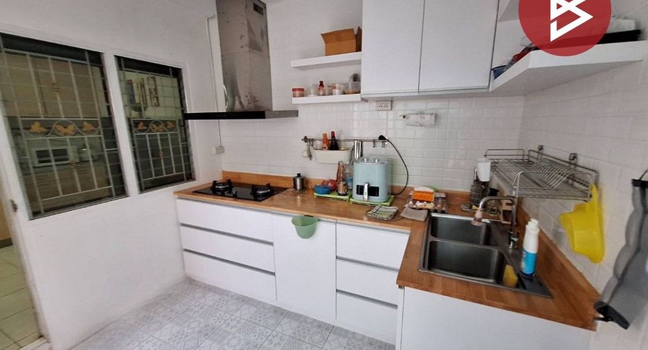 Casa adosada en venta de 3 habitaciones en Min Buri, Bangkok