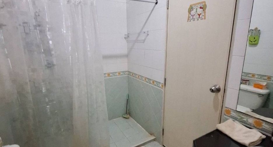 Casa adosada en venta de 3 habitaciones en Min Buri, Bangkok