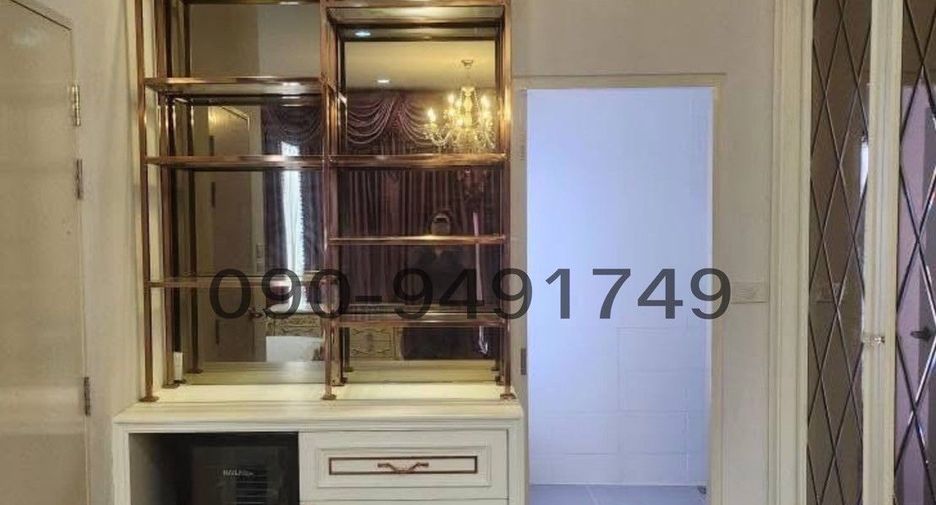 For rent 3 bedrooms townhouse in Saphan Sung, Bangkok