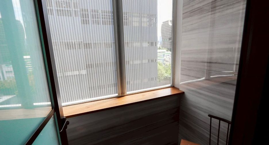 For rent 2 bedrooms condo in Pathum Wan, Bangkok