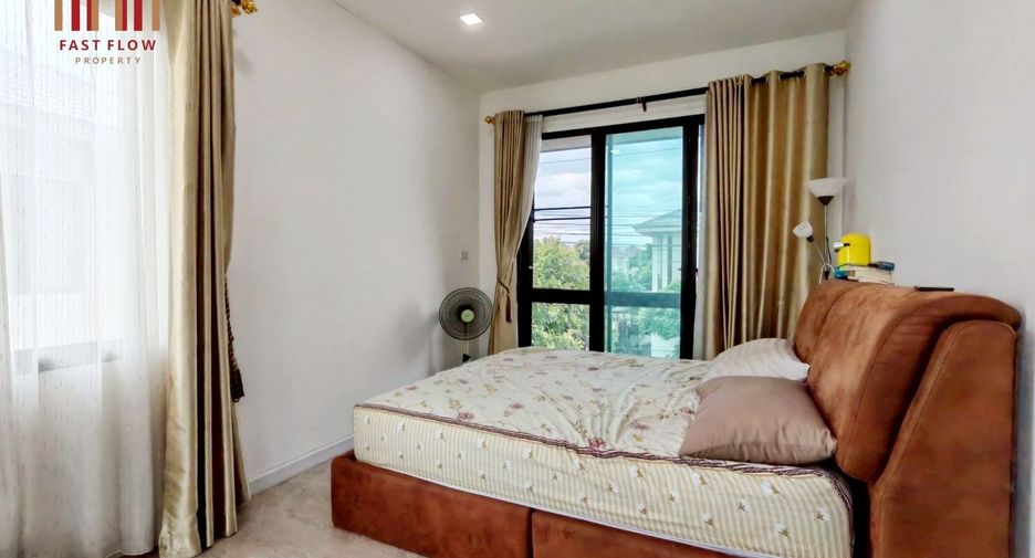 Haus zum Kauf mit 3 Zimmer in Khlong Sam Wa, Bangkok