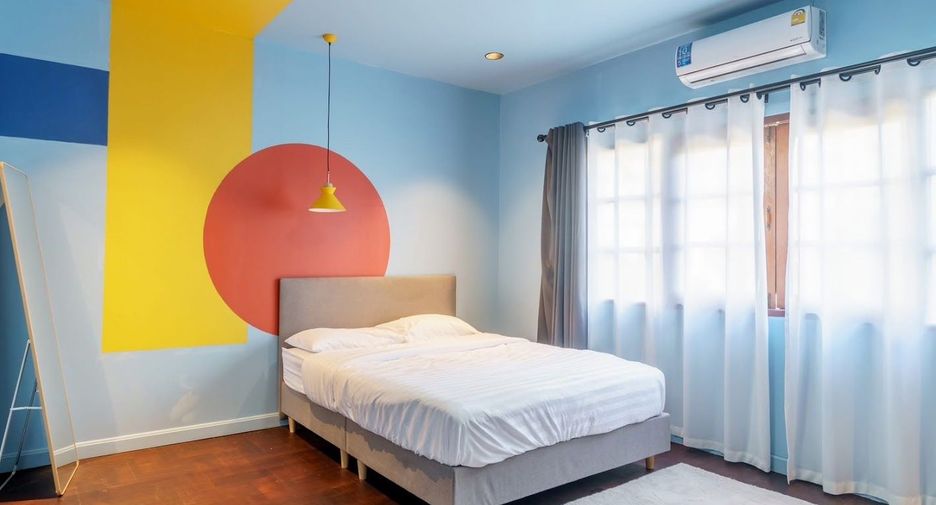 For rent 5 bedrooms townhouse in Watthana, Bangkok