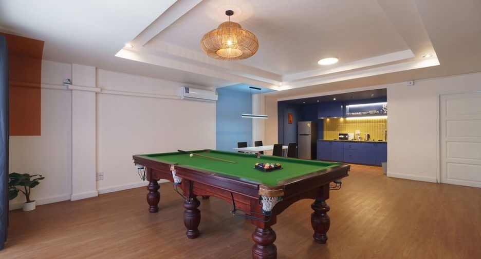 For rent 5 bedrooms townhouse in Watthana, Bangkok