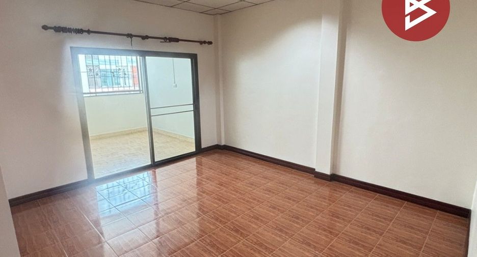 Casa adosada en venta de 3 habitaciones en Lat Krabang, Bangkok