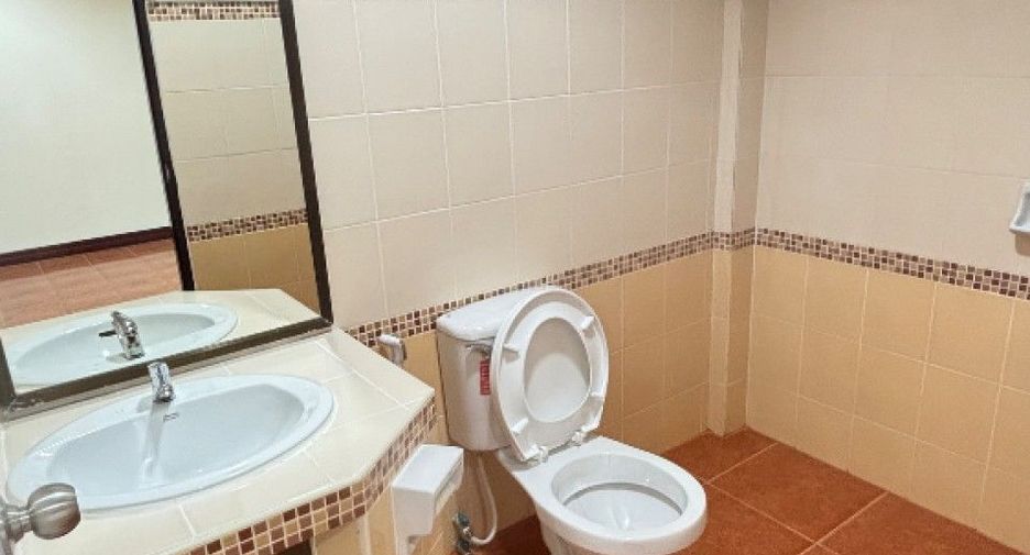 Casa adosada en venta de 3 habitaciones en Lat Krabang, Bangkok