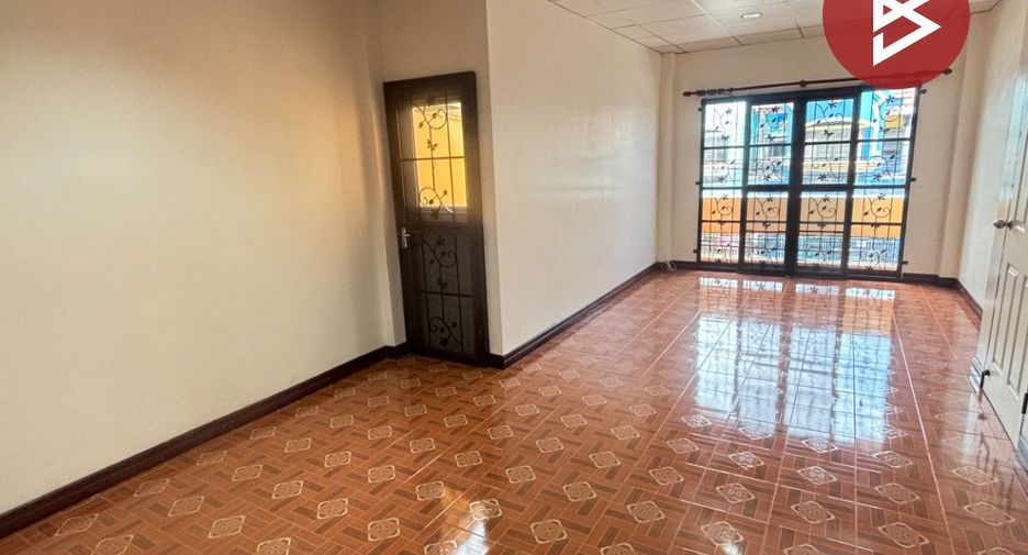 Casa adosada en venta de 3 habitaciones en Lat Krabang, Bangkok
