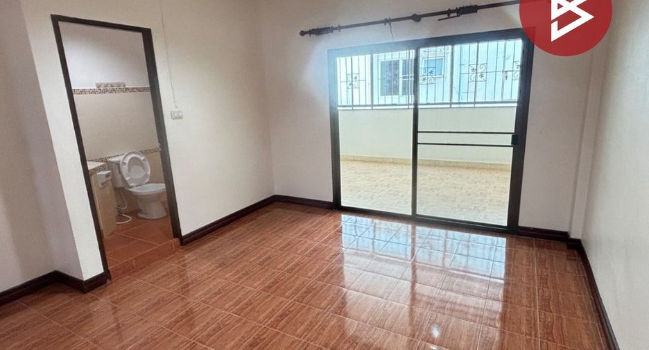 Casa adosada en venta de 3 habitaciones en Lat Krabang, Bangkok