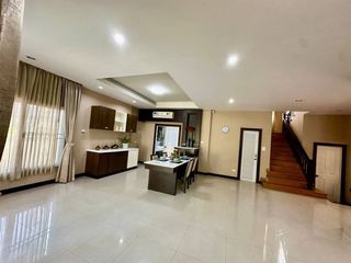 出租 3 卧室 独立屋 在 Si Racha, Chon Buri