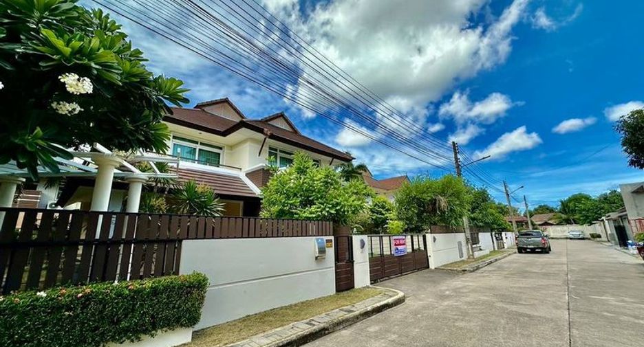 For rent 3 bedrooms house in Si Racha, Chonburi