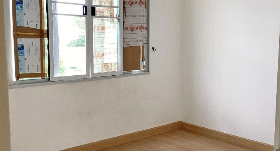 For sale 3 bedrooms townhouse in Thung Khru, Bangkok