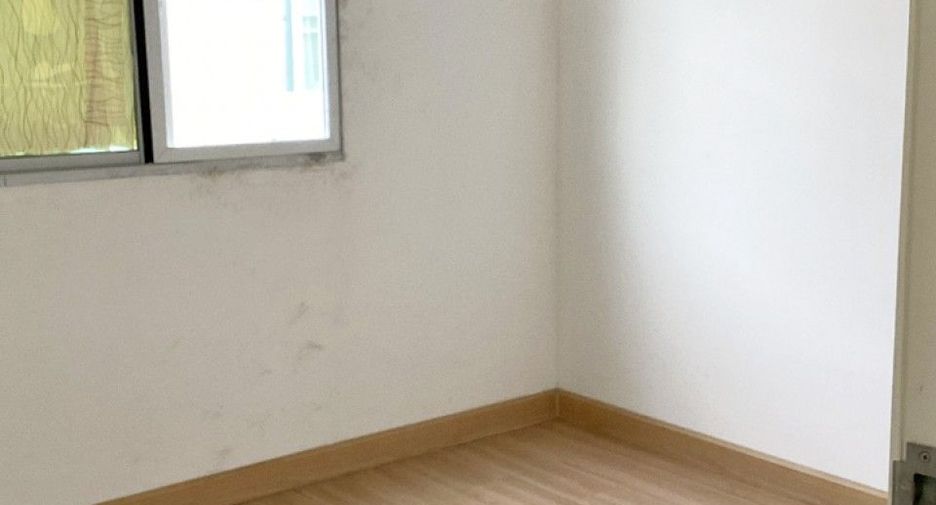 For sale 3 bedrooms townhouse in Thung Khru, Bangkok
