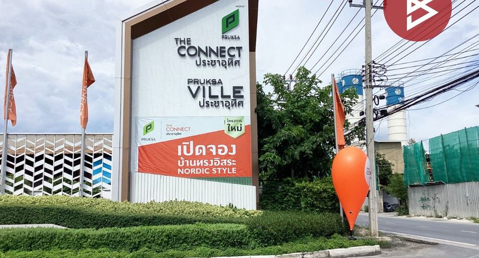 For sale 3 bedrooms townhouse in Thung Khru, Bangkok