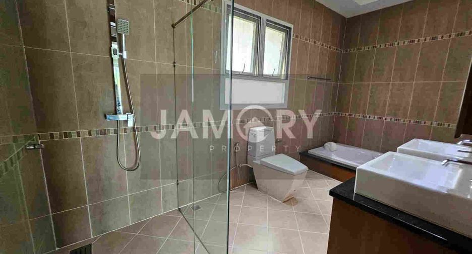 For rent 5 bedrooms house in East Pattaya, Pattaya