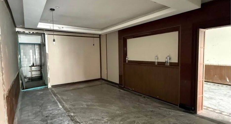 For rent 5 bedrooms townhouse in Phaya Thai, Bangkok